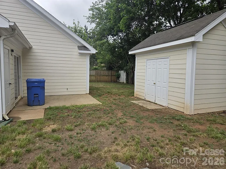 121 Foxglove Dr — Photo 12