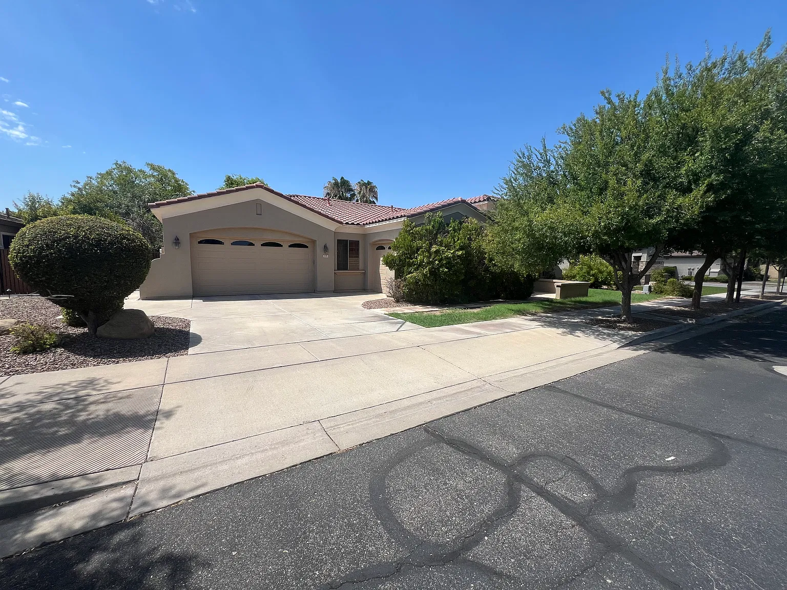 6 bed, 4458 sqft, $3,800 — Photo 1