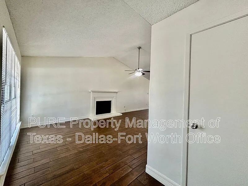 3 bed, 2.0 bath, 1430 sqft, $2,150 — Photo 4