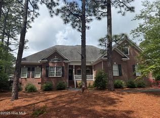 810 Central Dr, Southern Pines, NC 28387