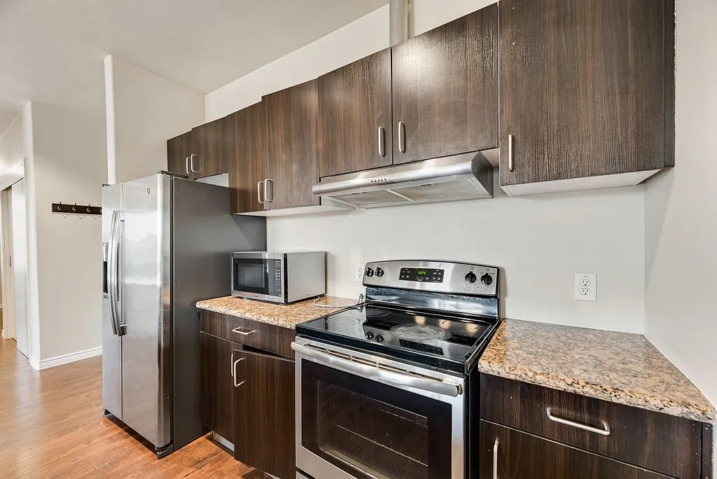 2 bed, 1300 sqft, $1,899 — Photo 4
