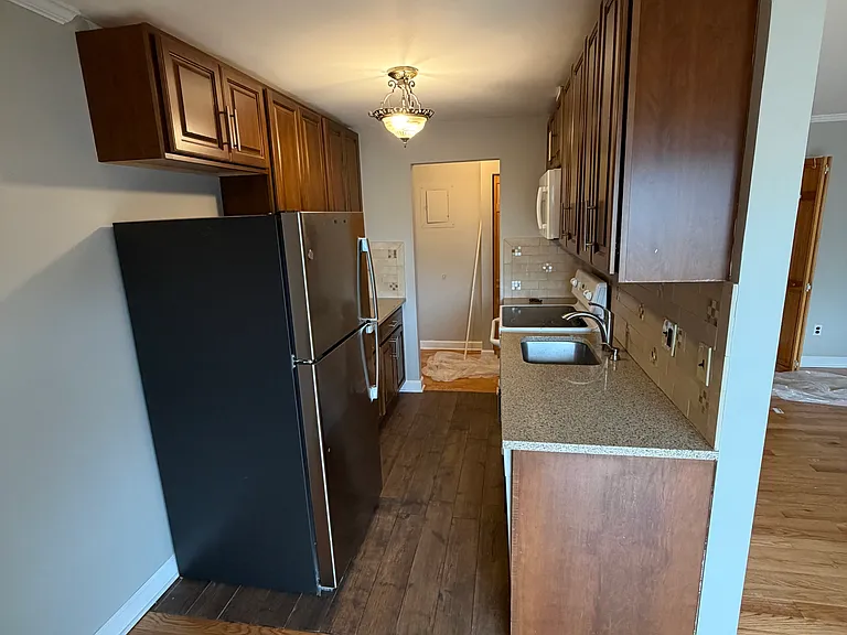 12 Tuttle St #2D — Photo 3