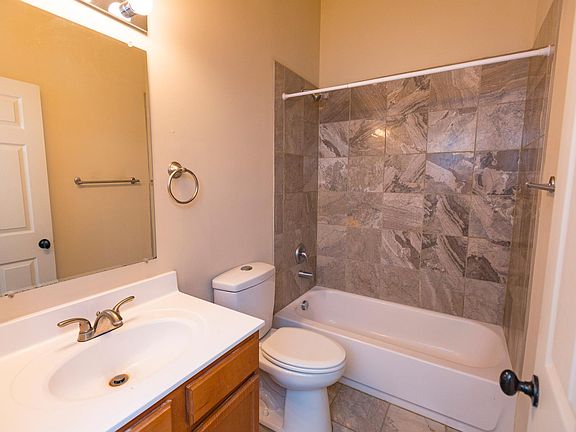 4th image of 2114 Kemper Ln Unit 2114-1