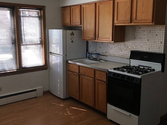 2nd image of 3001-07 Emerson St #1S