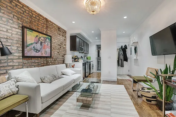 Rented by Bond New York | media 6