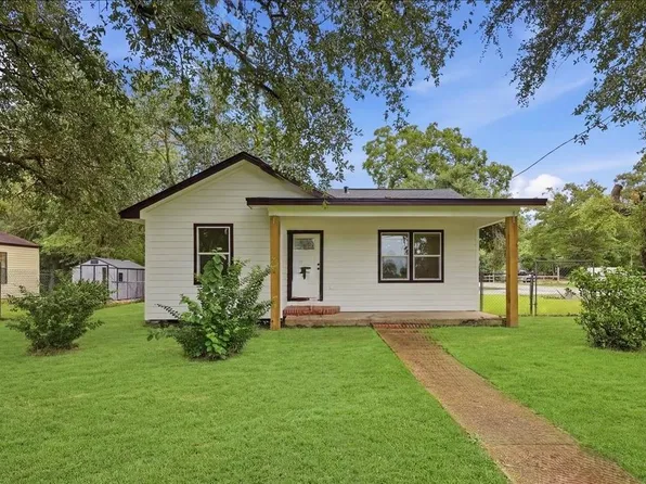 2465 62nd St, Port Arthur, TX 77640