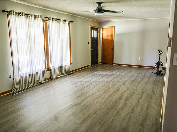 4th image of 1741 N Greenvalley Ave