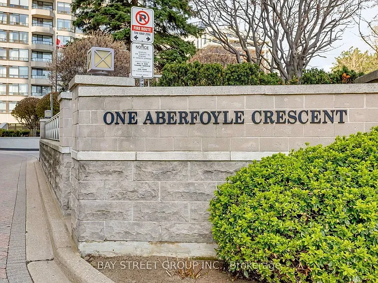 1 Aberfoyle Cres #2011 — Photo 2