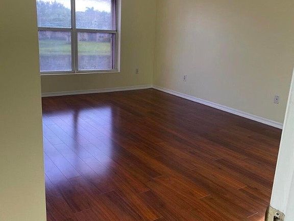 2nd image of 274 River Bluff Ln