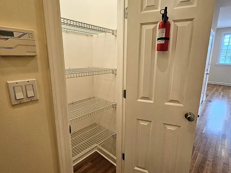 511 N Hartland Ct #2N — Photo 8