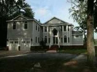 5029 Martins Point Rd, Kitty Hawk, NC 27949