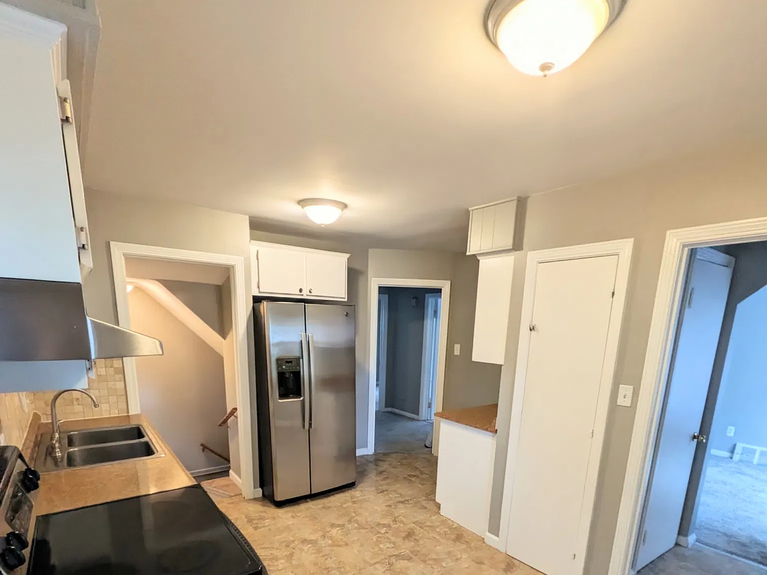 3 bed, 923 sqft, $1,600 — Photo 3