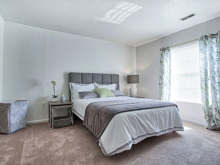 Lakeshore Village Apartments — Photo 8