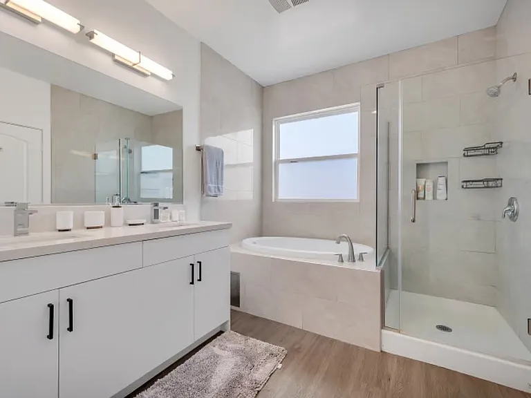 940 Warwick Ave — Photo 18