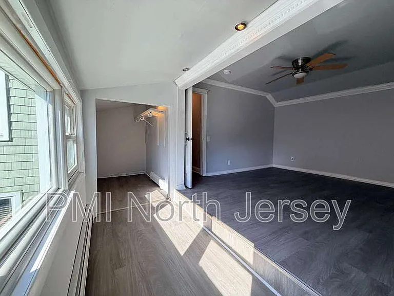 227 Washington Ave — Photo 13
