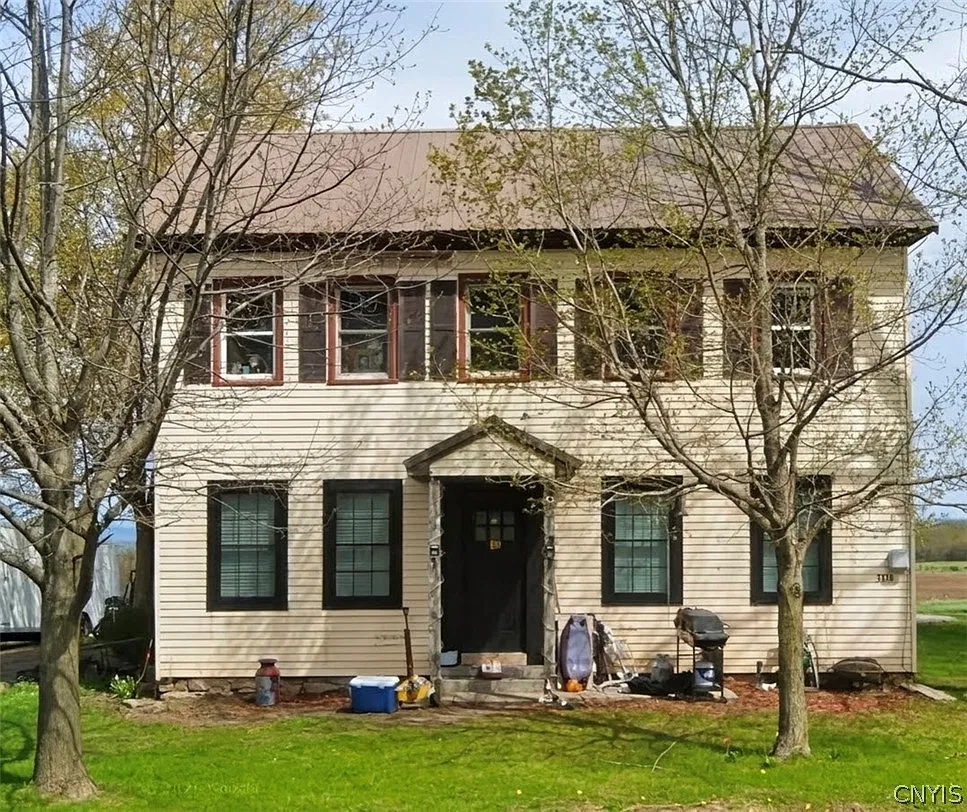 2 bed, 1.0 bath, 1368 sqft, $1,600 — Photo 1