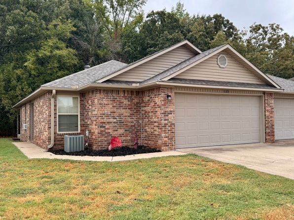 1220 Hanson Cir
