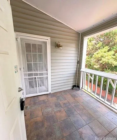 430 Queens Rd — Photo 27