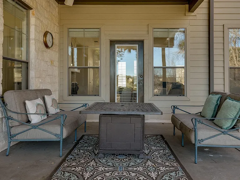 132 Lakeway Dr — Photo 5