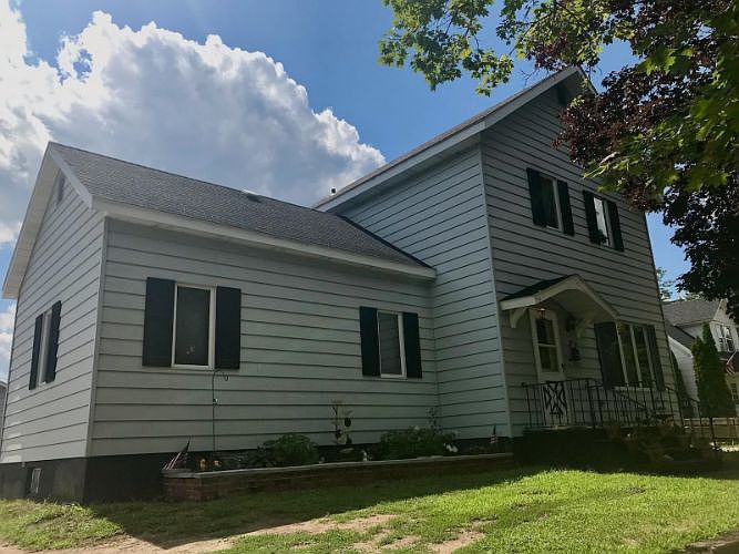 2nd image of 411 Oconto Ave