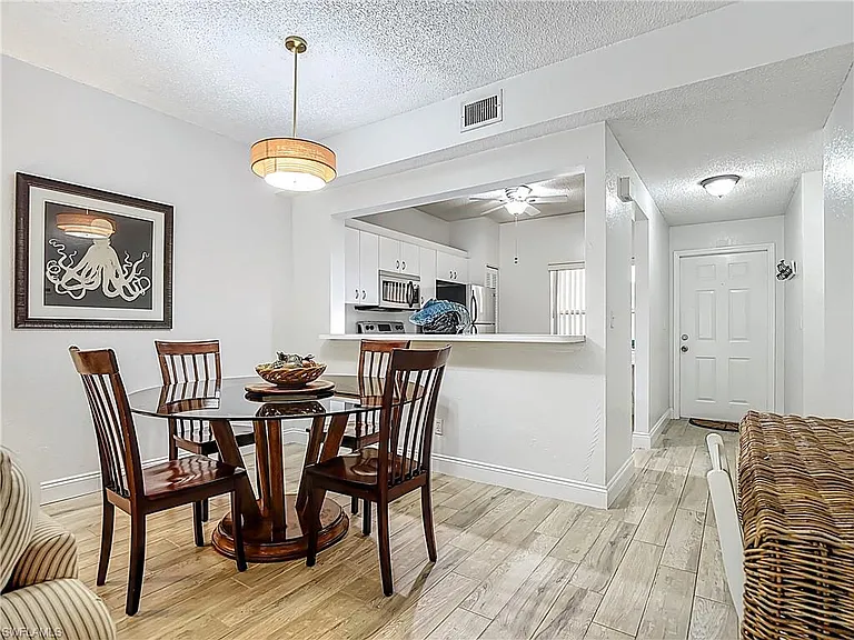 1044 Woodshire Ln #B102 — Photo 7