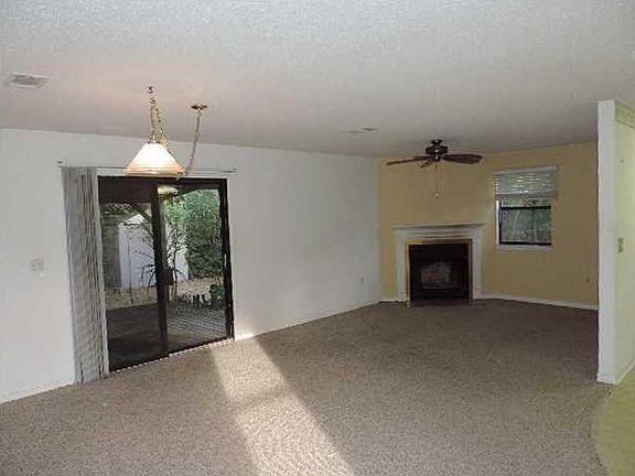 3rd image of 419 Fleshman Dr