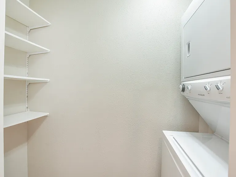 441 Helios Ave — Photo 5