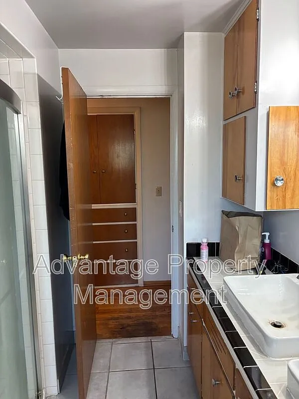 4 bed, 2.0 bath, 2624 sqft, $3,500 — Photo 3