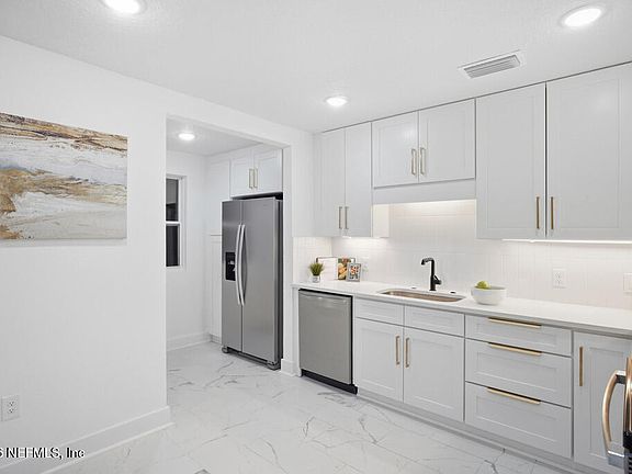 4th image of 4744 BOXWOOD Road