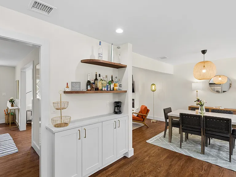 135 Pembroke Dr — Photo 17
