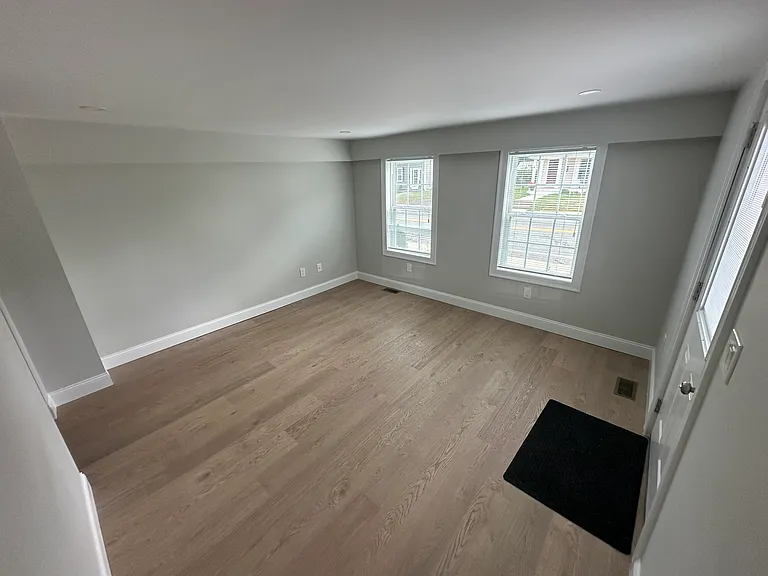26 Grove St #B — Photo 3