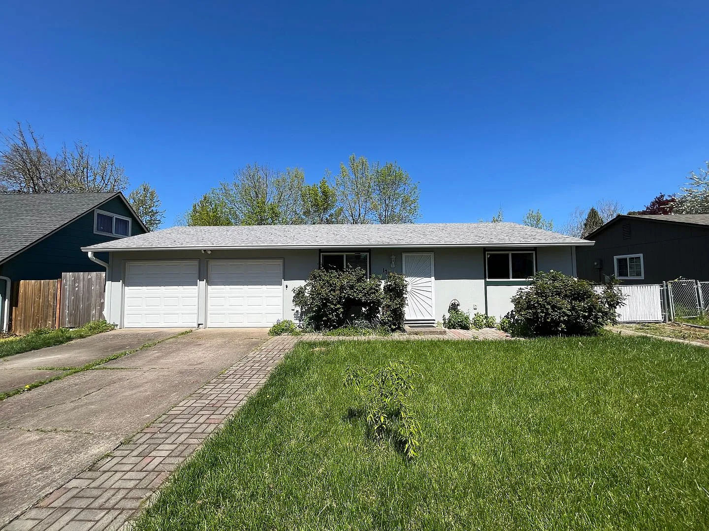 Delightful 2 bed 1 bath home in Beaverton! Spacious, Large private yard! Washer/Dryer included! — Photo 1