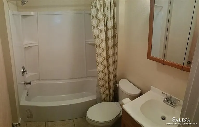 3 bed, 1100 sqft, $1,300 — Photo 3