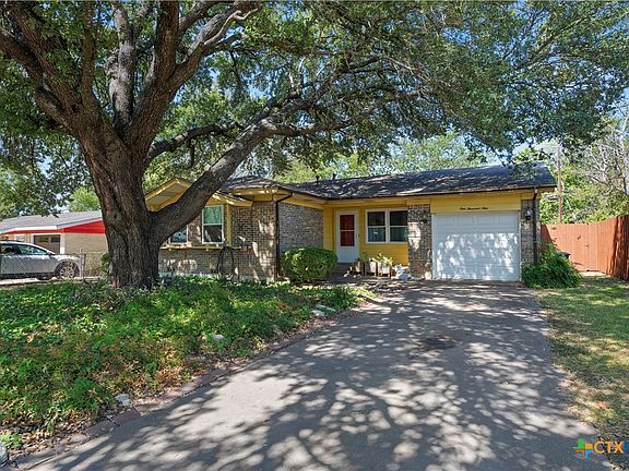 2nd image of 1009 Cedar Dr