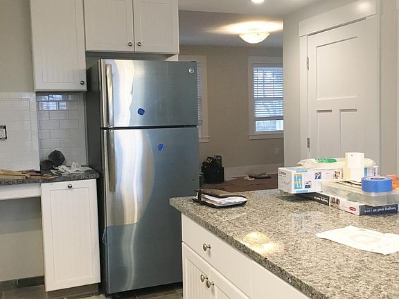 3rd image of 10 Euclid Ave #2