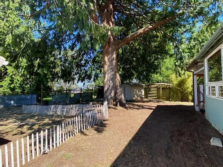 938 Madrona Beach Rd — Photo 18