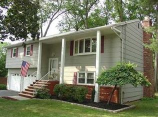 8 Wendy Ct, Edison, NJ 08820