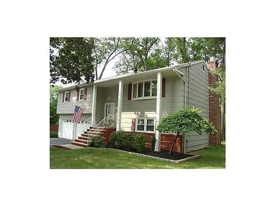 8 Wendy Ct photo 1
