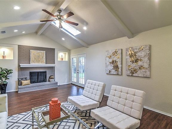 5th image of 701 Castlewood Ln