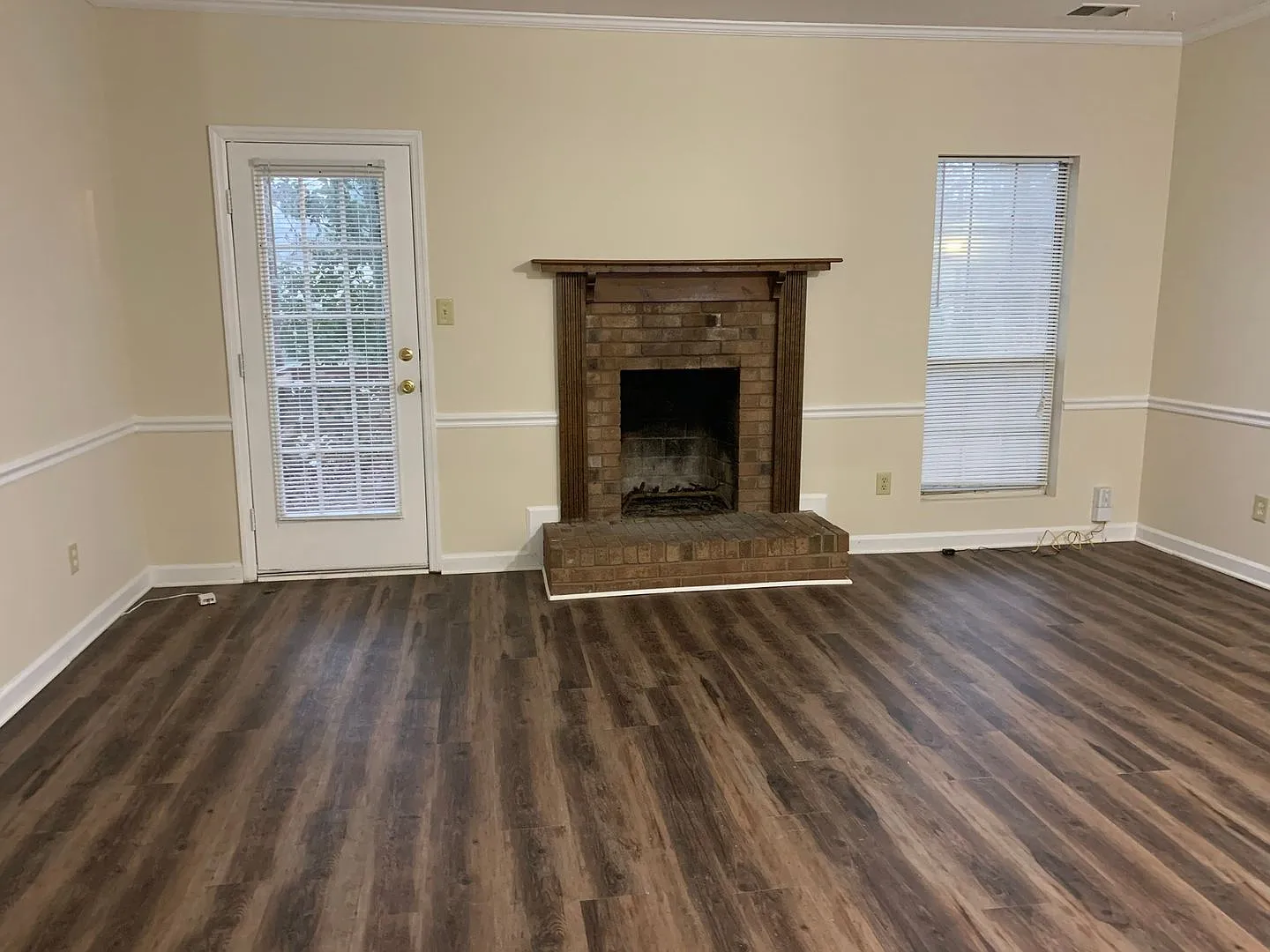 Great Nw Raleigh Location-2 Brm 2 Bath ~ Fully Equipped Kitchen With Microwave-Deck-Wood Burning ... — Photo 3