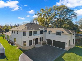 1851 Oakwood Rd, Northbrook, IL 60062