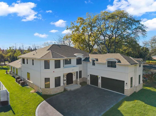 1851 Oakwood Rd, Northbrook, IL 60062