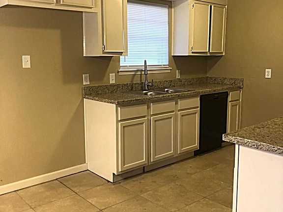 3rd image of 275 Greeves St