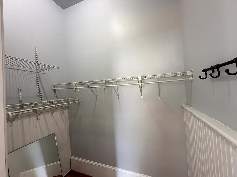 227 W Hall St — Photo 13
