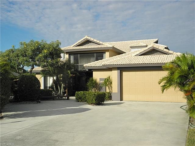 1st image of 256 Lambton Ln
