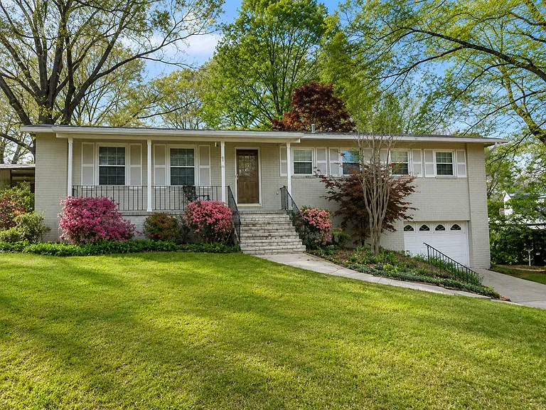 536 Edgecrest Cir — Photo 1