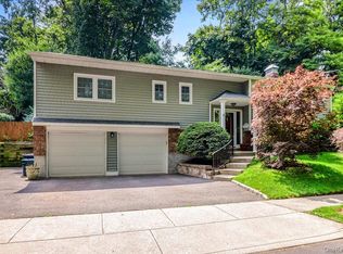 5 Avdon Ln, Huntington, NY 11743