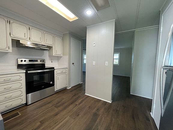 4th image of 8571 Duchess Ct W