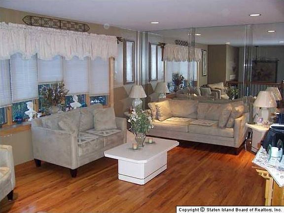 2nd image of 649 Ionia Ave