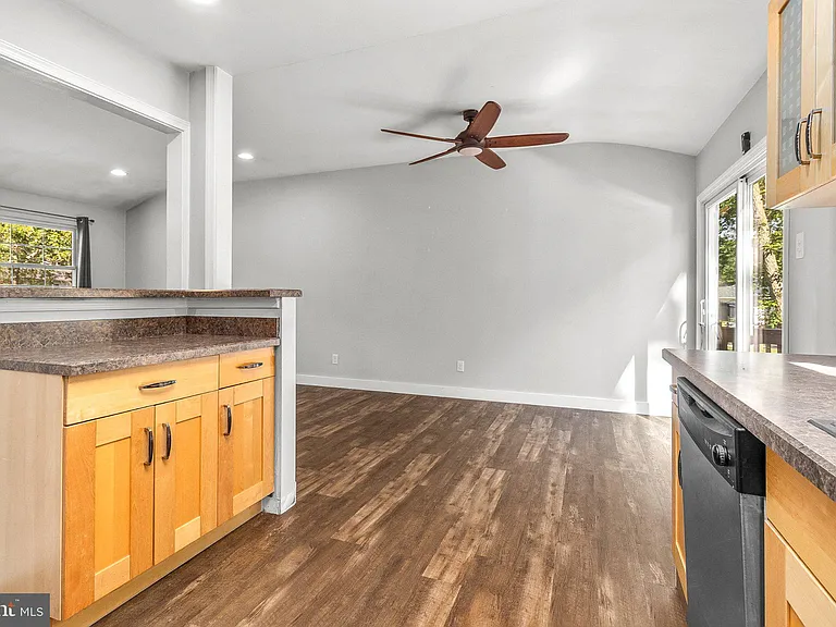 309 California Trl — Photo 11